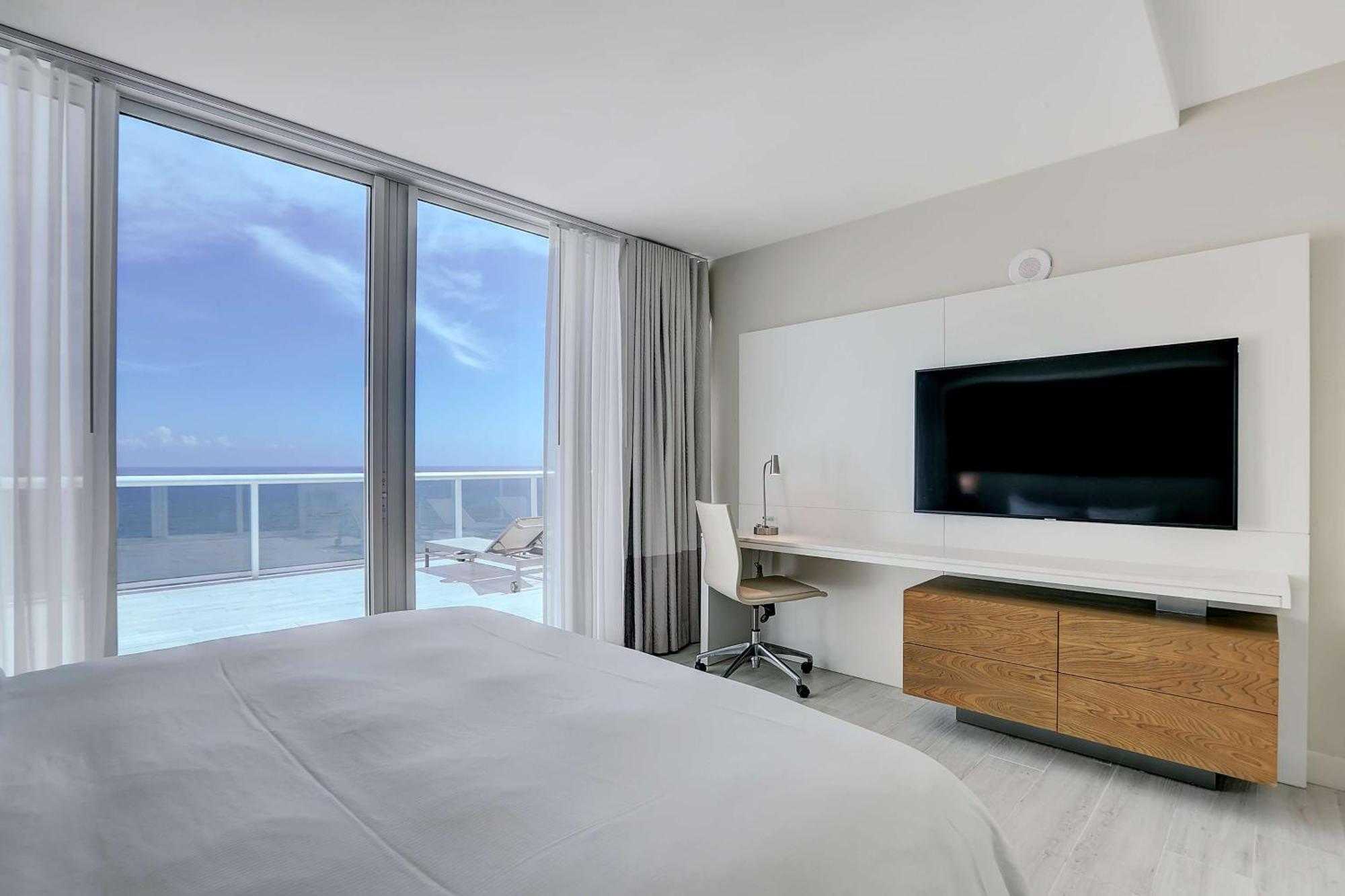 Hilton Fort Lauderdale Beach Resort Exterior photo